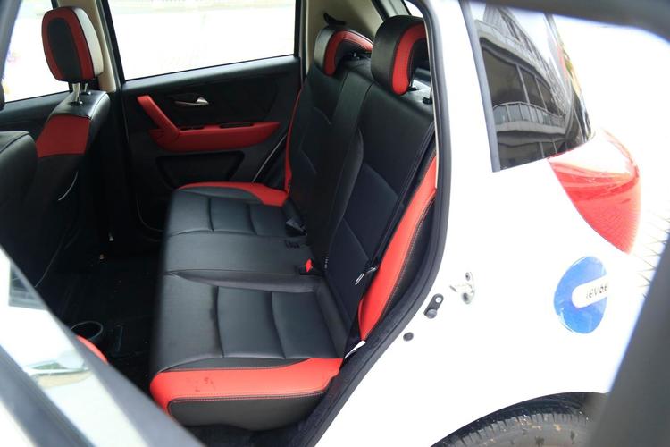 江淮iev6e运动版后座能不能放平(江淮iev6e后排座放倒)