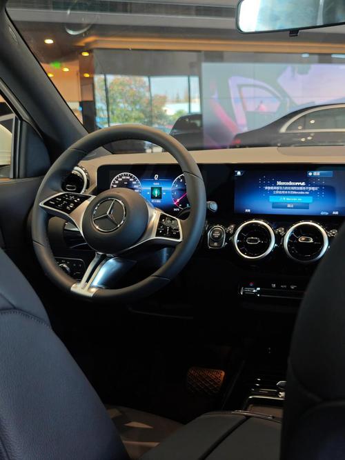 【奔驰gla300内饰,奔驰gla内饰有几种颜色】